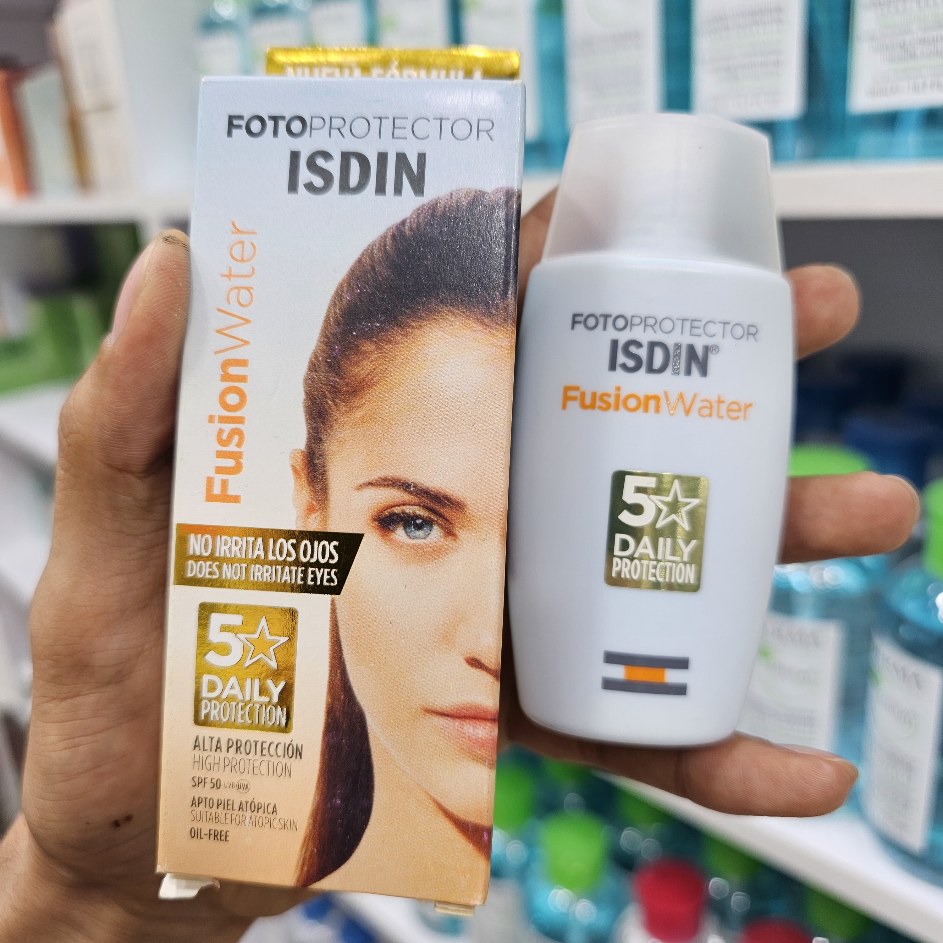کرم ضد آفتاب ایزدین فیوژن واتر بدون رنگ SPF50