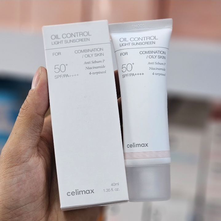 ضد آفتاب سلیمکس SPF 50 کنترل چربی حجم ۴۰ میل